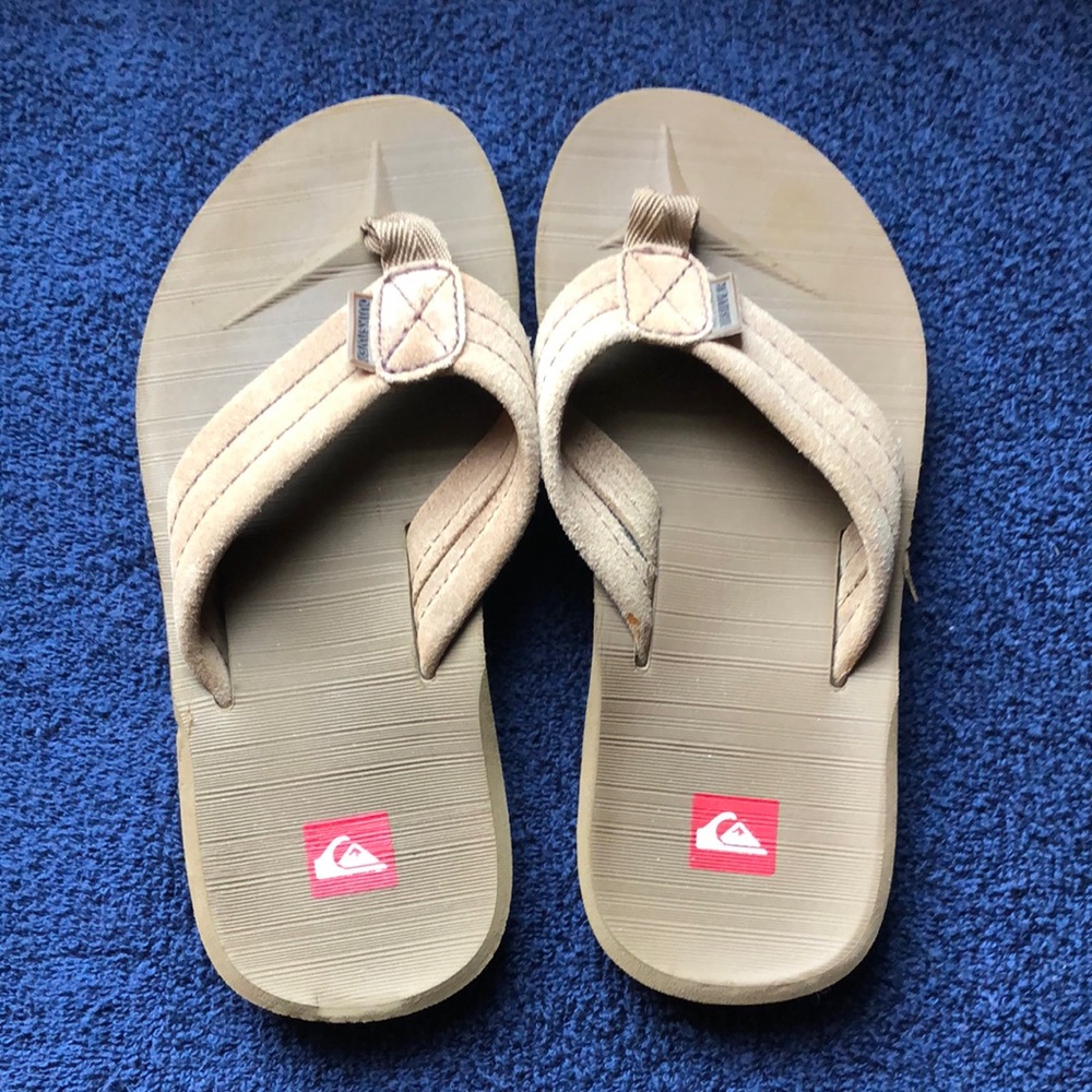 Quiksilver Flip Flops, Tan, Boys Size 2, minimal wear on straps and bottom